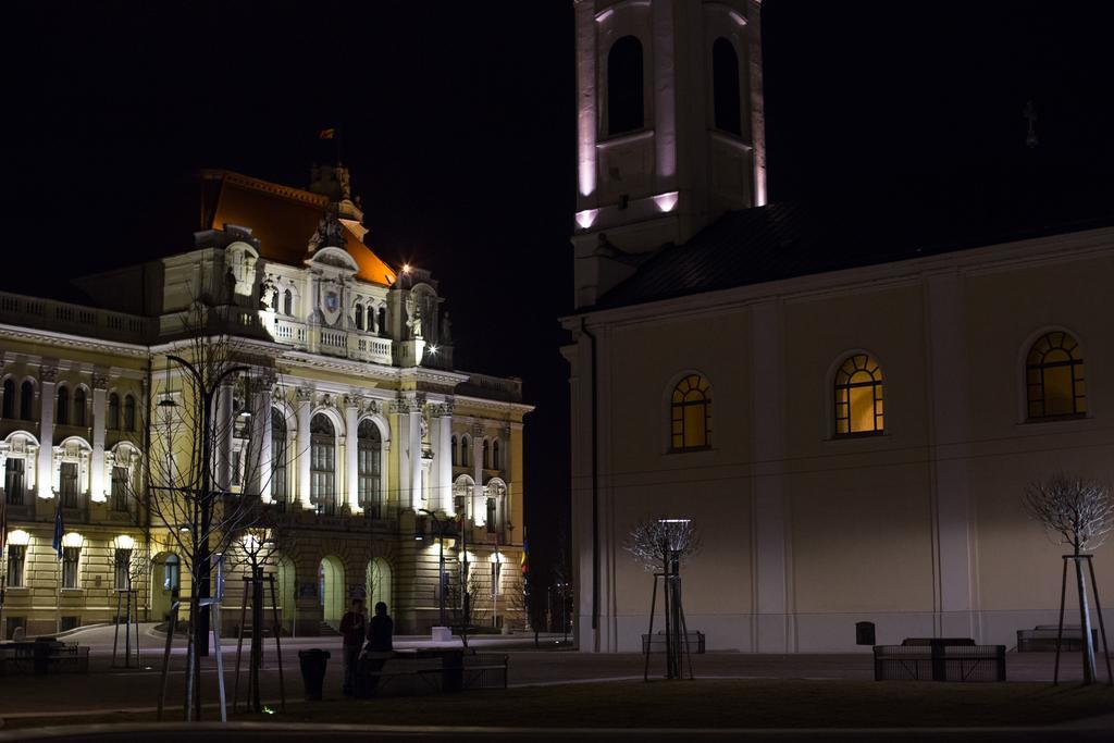 Downtown Studio Oradea Bagian luar foto