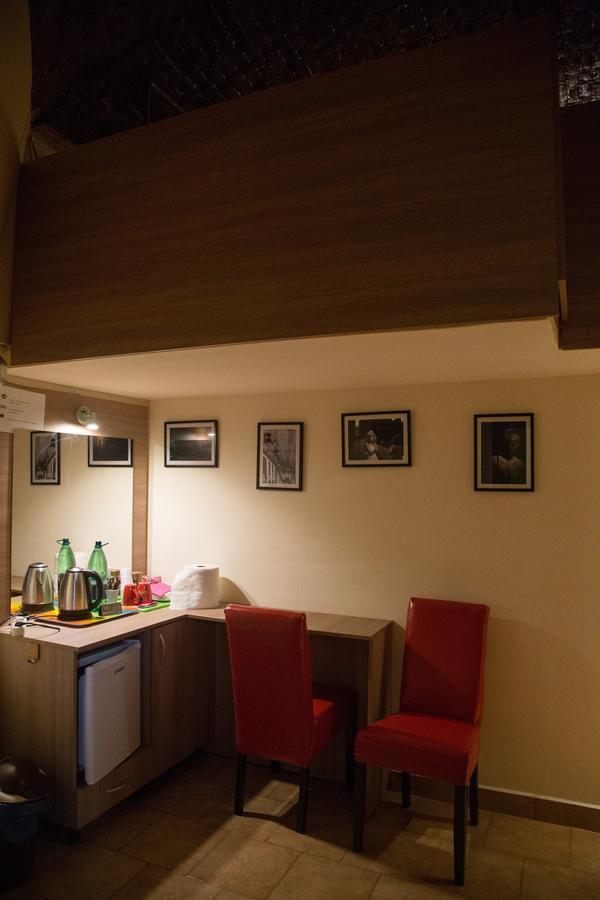 Downtown Studio Oradea Bagian luar foto