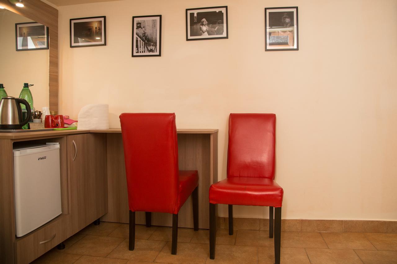 Downtown Studio Oradea Bagian luar foto