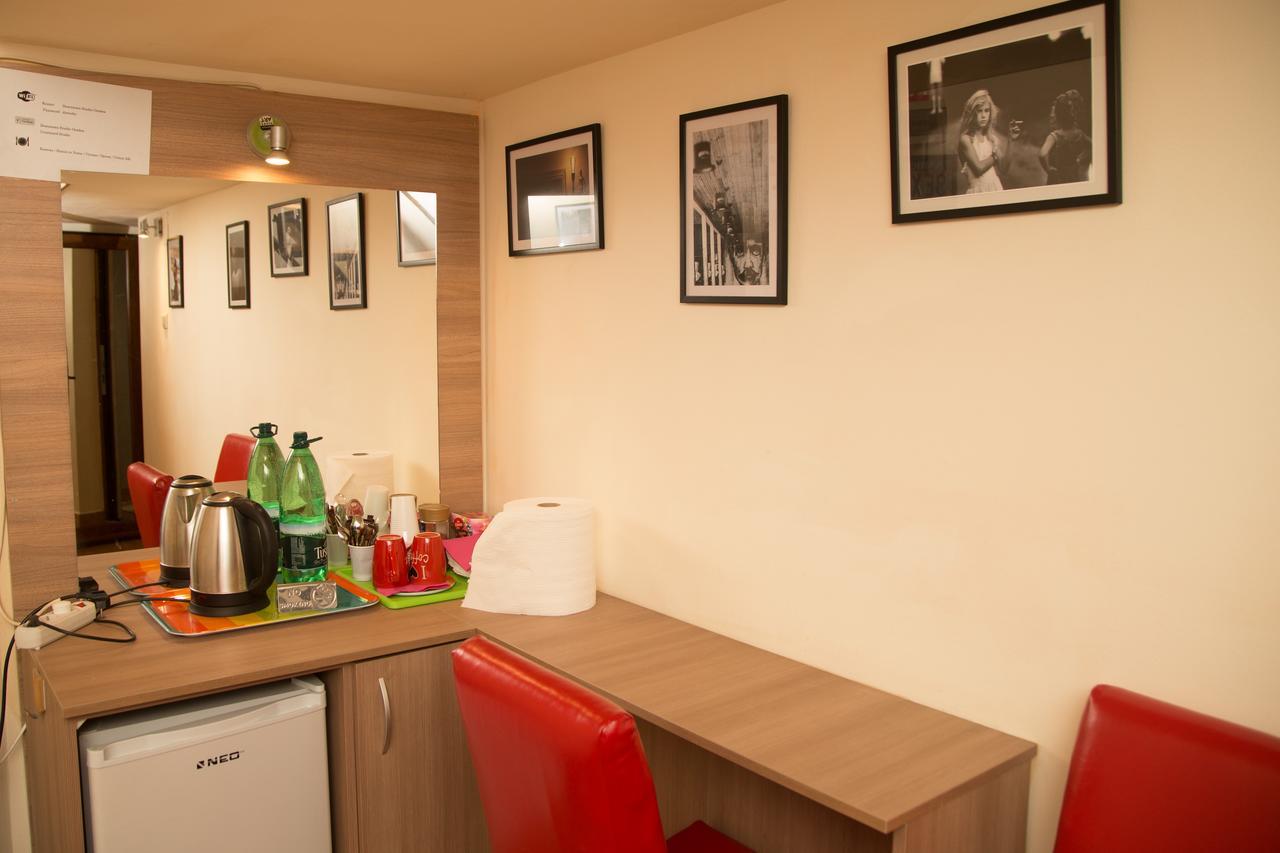 Downtown Studio Oradea Bagian luar foto