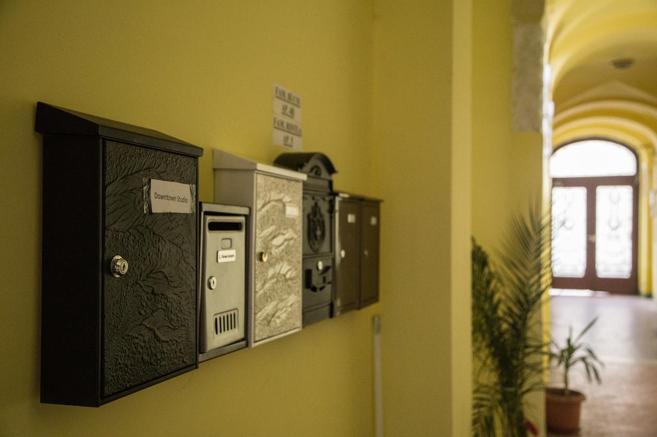 Downtown Studio Oradea Bagian luar foto